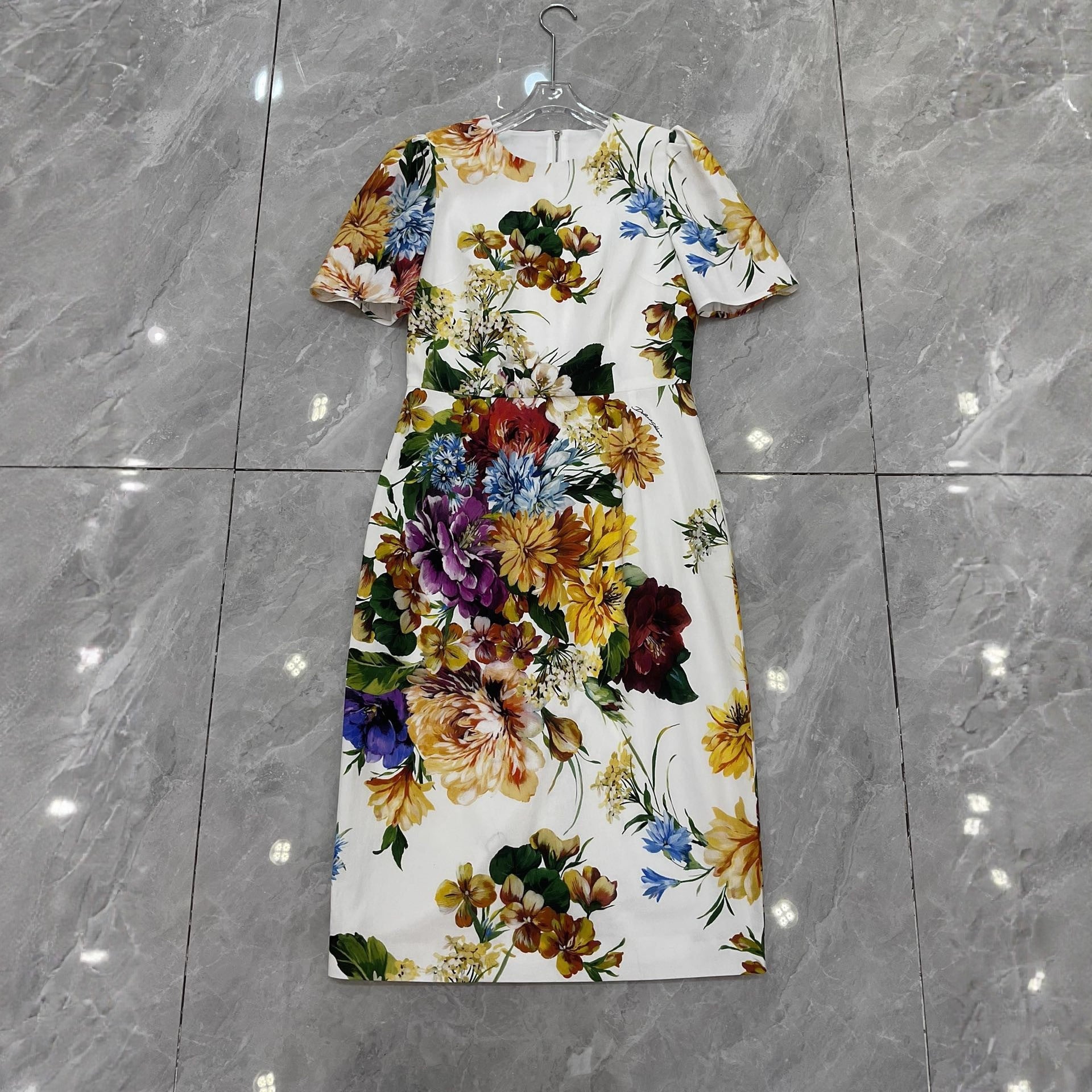 Women's Short-Sleeve Defined-Waist Mid-Length Dress