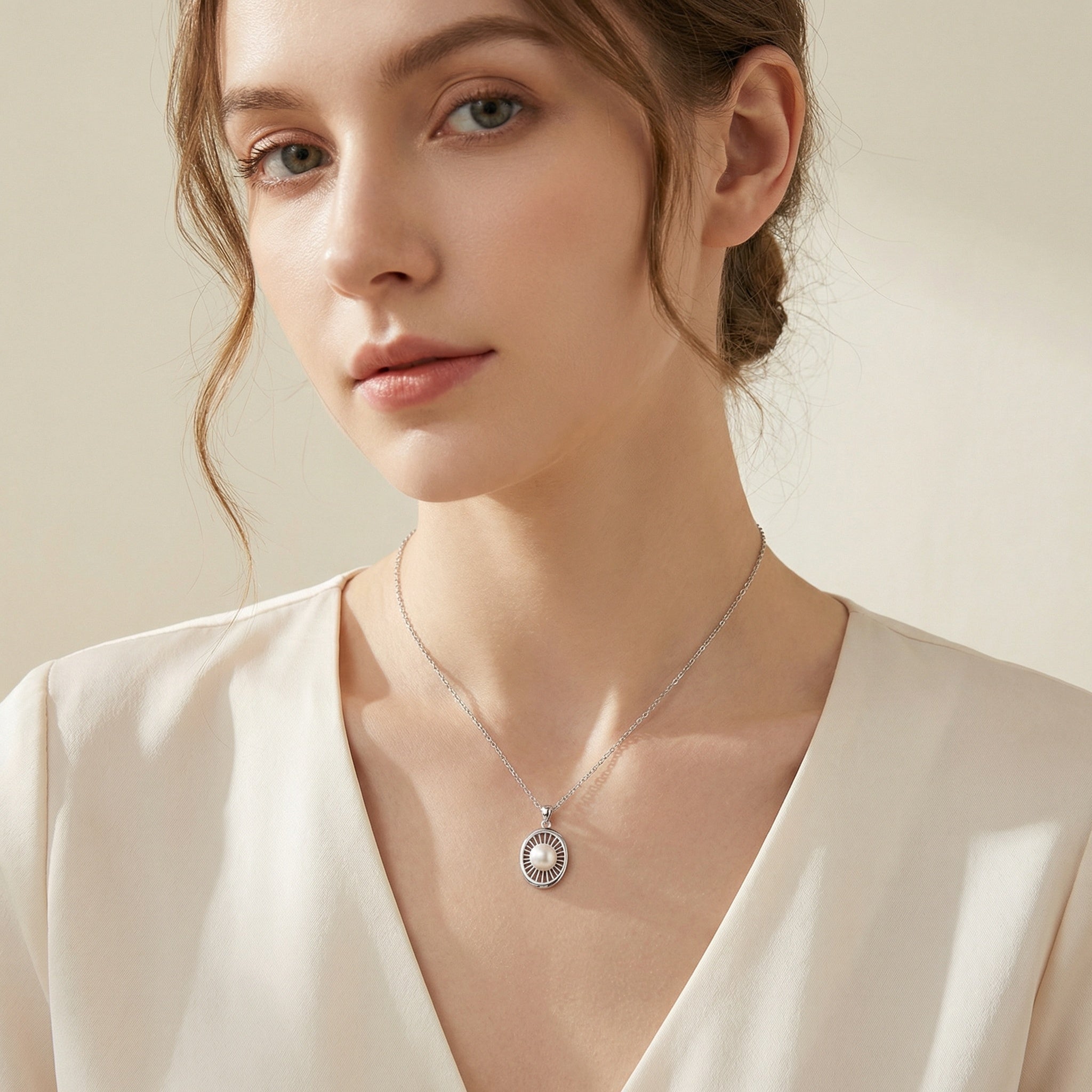 925 Sterling Silver Elegant Sterling Silver Oval Pendant Necklace with Central Pearl and Radiant Sunburst Design